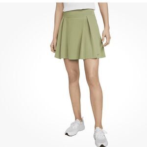 NWT Nike olive Green Tennis Skirt with Shorts Under that have Pockets. Size XL (